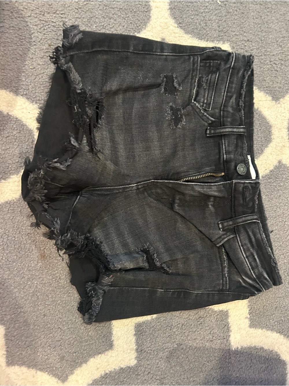 Men's Skinny Denim Shorts in Distressed Black